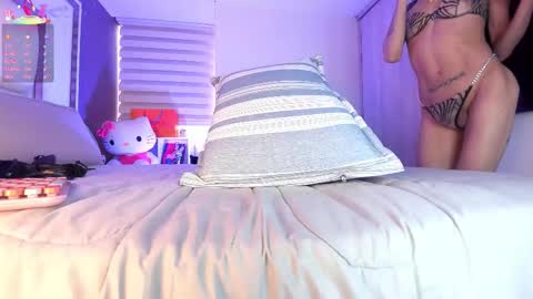 _bellaswwet_ online show from February 10, 5:53 pm