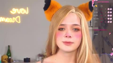 Snapshot of _yourfoxy_ chatting on October 22, 4:20 pm LITTLE FOX online show from October 22, 4:20 pm
