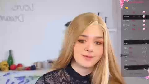 LITTLE FOX online show from November 7, 6:19 pm