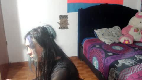 _zasha_18 online show from October 14, 11:37 pm
