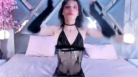    online show from May 26, 10:40 pm