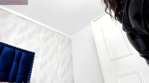 NIcolle online show from May 17, 2:49 pm