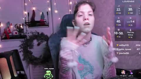 aesthetic_being online show from December 13, 7:53 pm