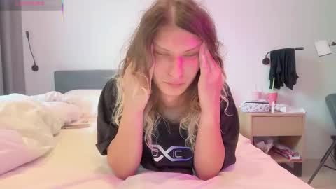 AlicePinkhead online show from November 17, 6:46 am