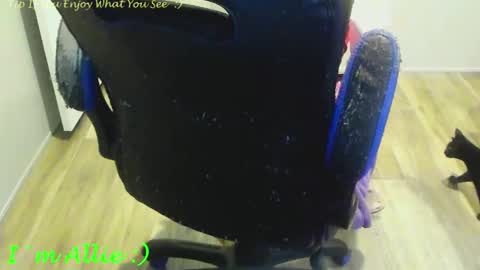 Allie online show from September 12, 1:18 pm