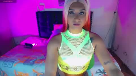 alondragill_ online show from July 1, 2:56 am