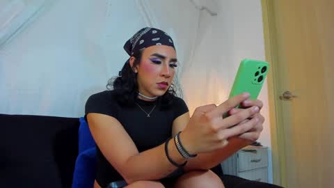 Hazel Bowie online show from February 15, 11:05 pm