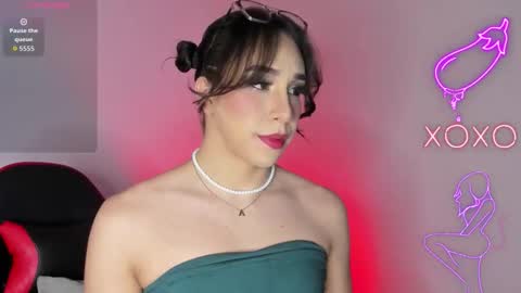 Hazel Bowie online show from October 4, 12:11 am