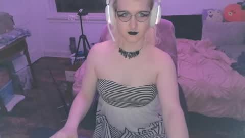 alyxiabewbs online show from May 18, 2:33 am