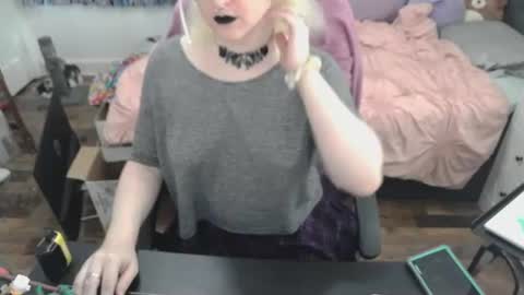 alyxiabewbs online show from June 23, 7:55 pm