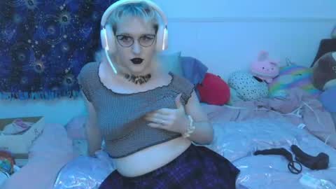 alyxiabewbs online show from August 6, 1:12 am