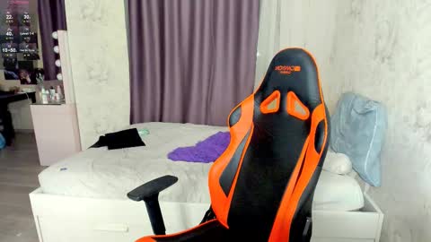 Snapshot of angel_doll585 chatting on October 9, 9:27 pm Fallen Angel online show from October 9, 9:27 pm