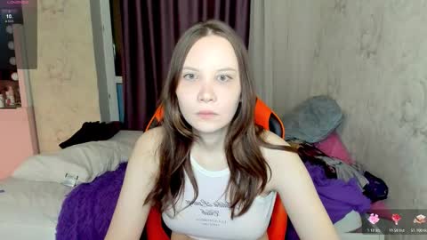 Snapshot of angel_doll585 chatting on October 19, 12:47 am Fallen Angel online show from October 19, 12:47 am