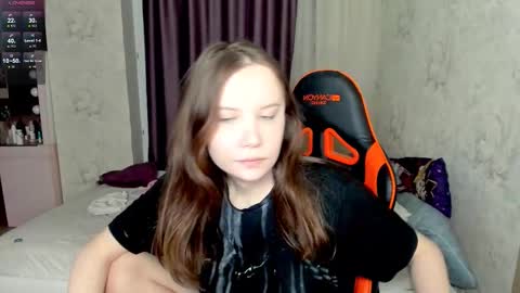 Snapshot of angel_doll585 chatting on October 20, 1:42 am Fallen Angel online show from October 20, 1:42 am