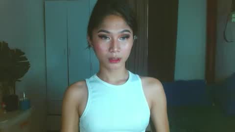 Snapshot of angela_mccollins chatting on December 3, 1:36 am angela online show from December 3, 1:36 am