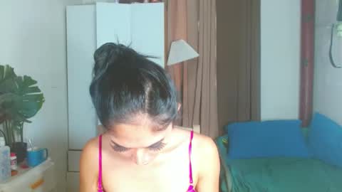 Snapshot of angela_mccollins chatting on December 17, 2:23 am angela online show from December 17, 2:23 am