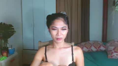 Snapshot of angela_mccollins chatting on January 30, 1:00 am angela online show from January 30, 1:00 am