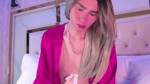 angela_white22 online show from April 30, 7:40 pm