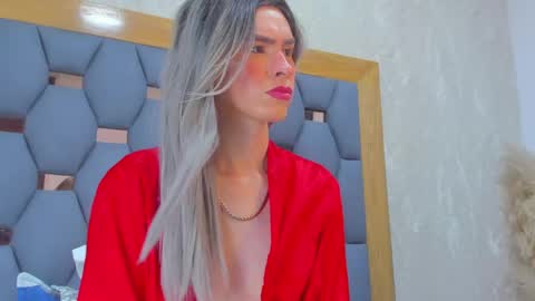 angela_white22 online show from May 14, 8:39 pm