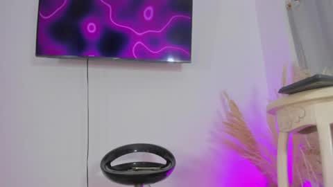 Angela online show from April 9, 9:15 am