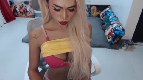 DIVINE ANGEL online show from November 18, 7:19 am