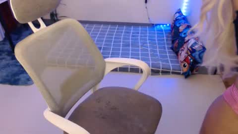 DIVINE ANGEL online show from April 2, 3:37 am