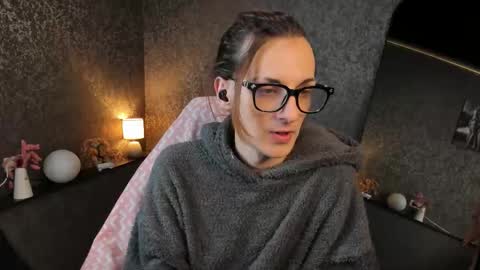 Angel online show from March 6, 11:59 am