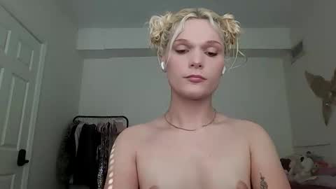 AnnaMarrie online show from April 2, 9:13 pm