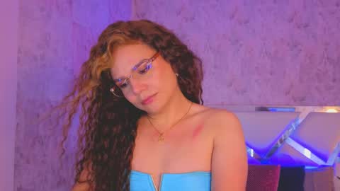 Isabella online show from May 29, 1:59 am
