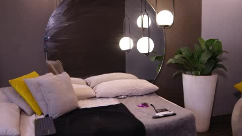 Ariaa online show from April 16, 8:09 pm