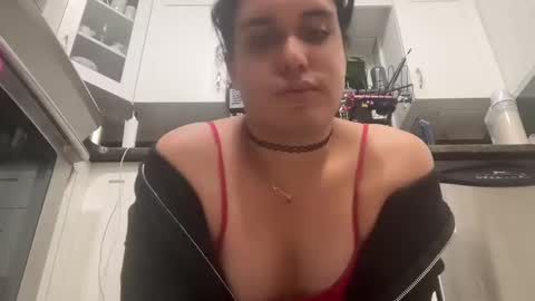 Snapshot of ariawestlove chatting on December 12, 5:42 am Aria online show from December 12, 5:42 am