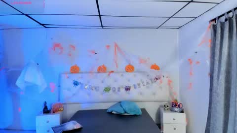 Aron cruz  online show from November 4, 1:32 pm