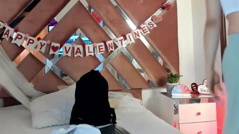 Aron cruz  online show from February 17, 12:46 pm