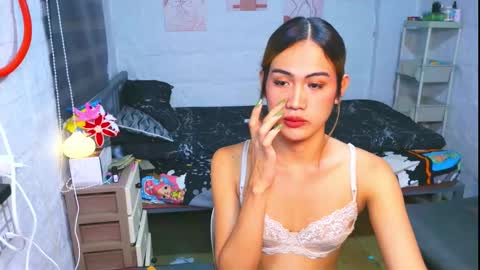 LOVELY LORAINE online show from February 15, 1:54 pm