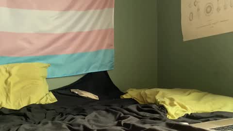 Autumn Loves You online show from March 24, 6:24 pm