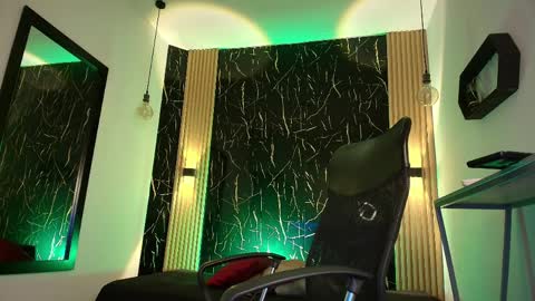     online show from April 9, 8:04 pm