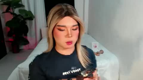 bestgirljulia online show from February 5, 9:25 am