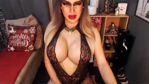 Loraine Cruz online show from February 13, 9:06 pm