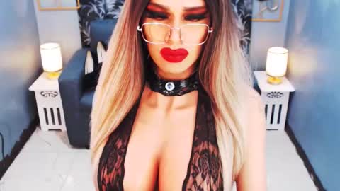 Loraine Cruz online show from August 8, 2:01 pm