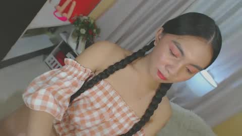 Yeng online show from December 10, 11:00 pm