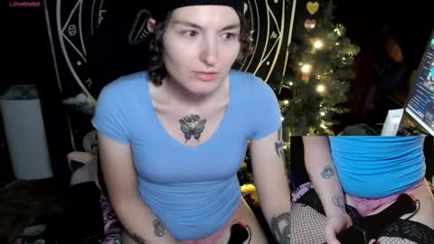 BrandiWRLD999 online show from December 16, 5:38 am