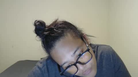 Snapshot of cals9x chatting on October 17, 12:36 am camzxoxox online show from October 17, 12:36 am