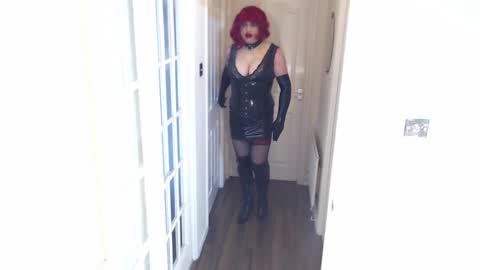 candi smokes online show from March 28, 2:52 pm