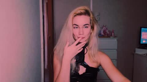 Carin online show from November 5, 8:09 pm