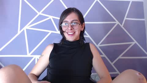 cava_pretty online show from December 16, 5:06 am