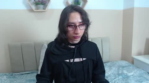 charlothe_dumont online show from April 18, 7:07 pm