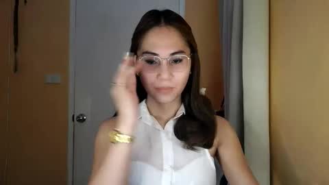 chelly4u69 online show from March 24, 1:44 am