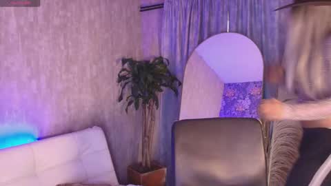 Chloe online show from May 28, 8:18 pm