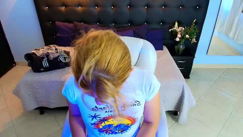 CHLOE online show from December 14, 9:46 pm