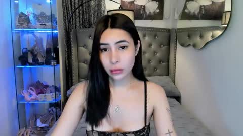 Snapshot of claudia_empress chatting on October 16, 10:04 am Naughty Claudia online show from October 16, 10:04 am